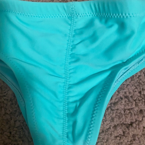 NWOT Volcom scrunch bum thong bikini bottoms - Picture 3 of 4